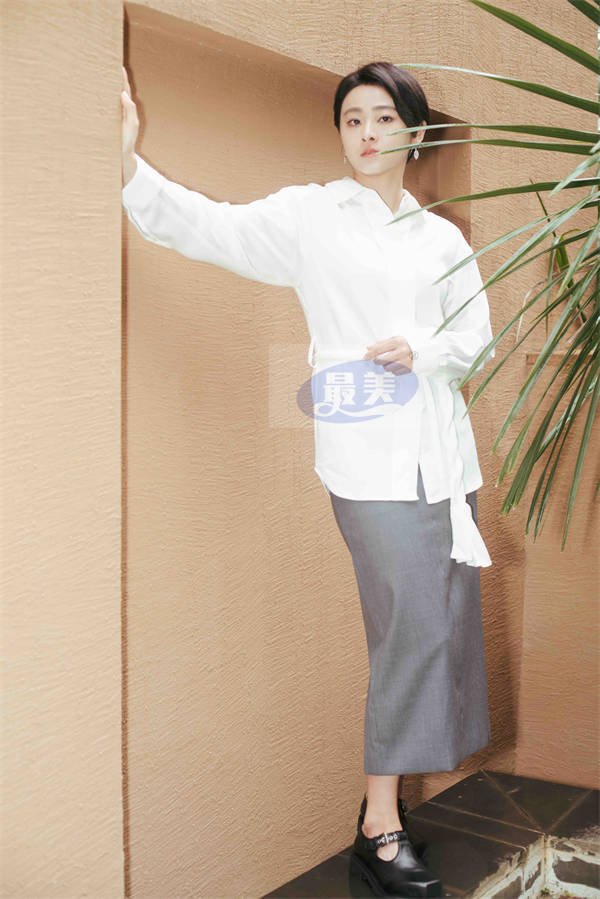 南吉携新作《追幸福的人》 亮相第四届海南岛国际电影节开幕红毯