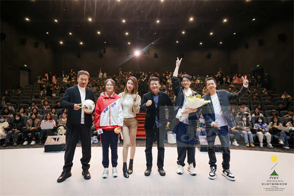 《屋顶足球》闭幕平遥国际电影展 女孩绽放拼搏光芒收获如潮好评