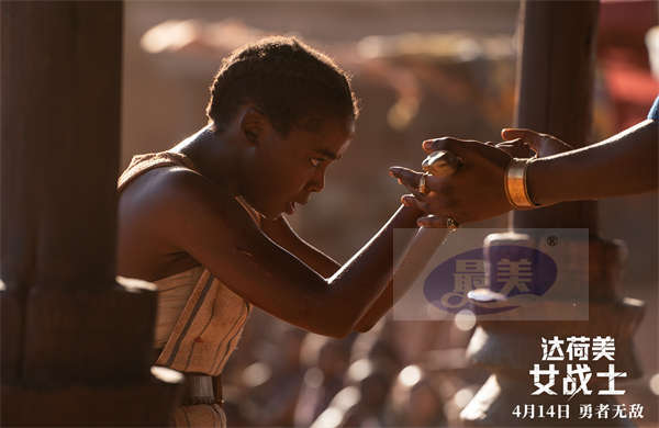 《达荷美女战士》曝“过关斩将”片段 最强战士全力拼搏脱颖而出
