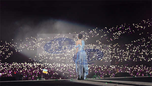 杨千嬅巡演时隔五年回归成都,全粤语歌单获歌迷认同