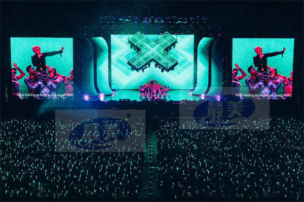 刘雨昕巡演第二站成都站震撼开唱 多变造型展现超规格时尚盛宴