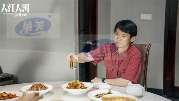 《大江大河3》收视稳居榜首 董子健再现96年citywalk