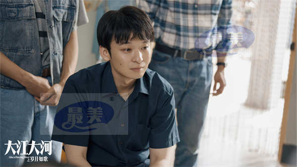 董子健调侃杨巡成第一混蛋 《大江大河3》首播收视破1.5