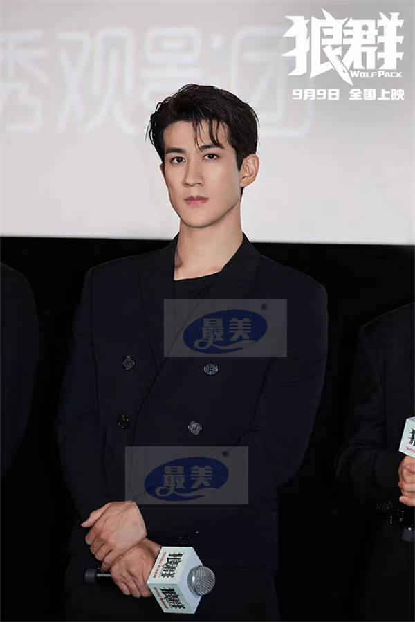 中秋唯一动作爽片《狼群》北京首映 蔡少芬高调表示重新爱上张晋