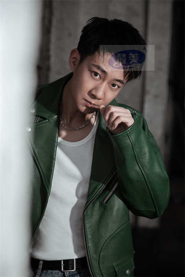 追查毒品险被“活埋”，哈尔滨演员高至霆拍《绝地追击》玩命！