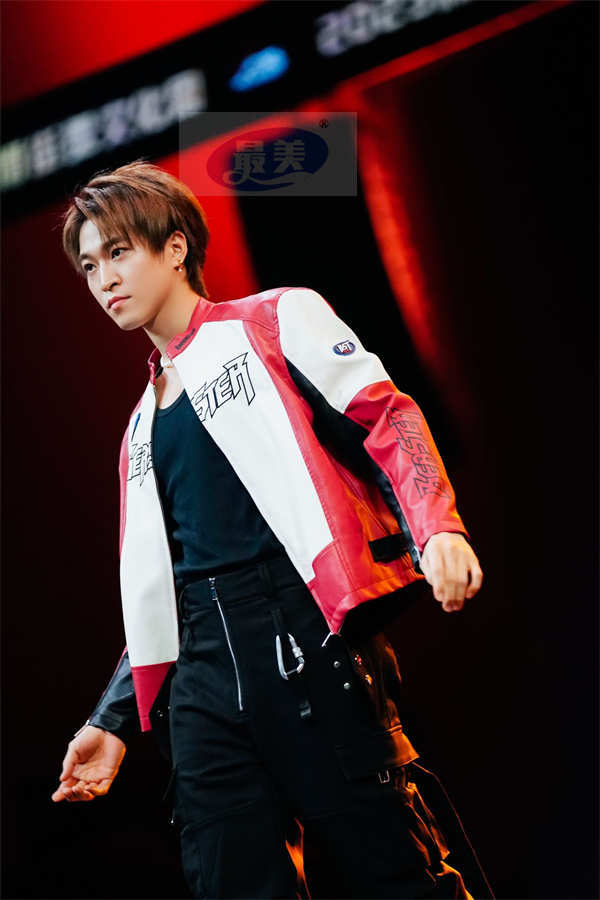 赞多担任2023WBD街舞大赛明星评委 演绎新单曲《Watch My Song》活力十足