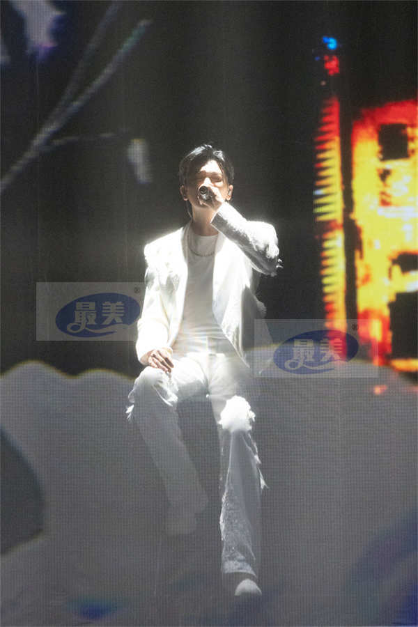 苏有朋巡演合肥站圆满开唱 用歌声陪伴歌迷迎接2024