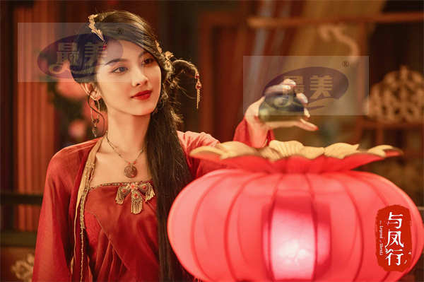 《与凤行》热播 王伊瑶飒爽演绎金娘子成亮点