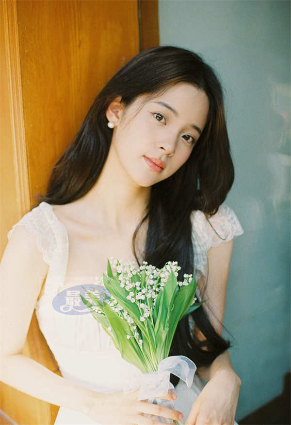 欧阳娜娜23岁生日云端庆祝 微博晒照分享成长喜悦