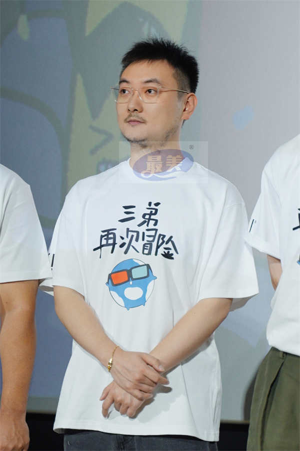 电影《流浪地球2》3D版首见观众 中秋“炸月亮”真会挑日子