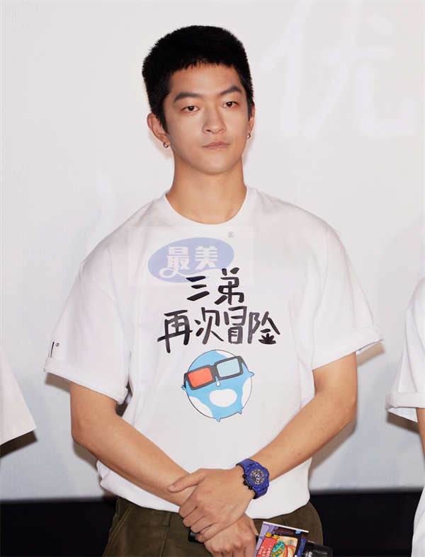 电影《流浪地球2》3D版首见观众 中秋“炸月亮”真会挑日子