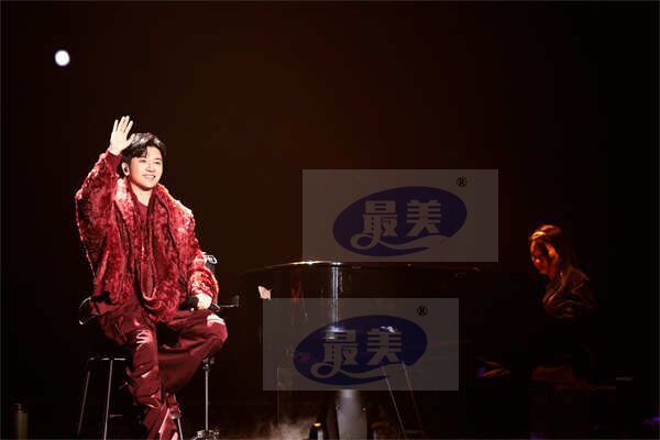 苏有朋巡演上海站挑战上海话 谢娜惊喜助阵欢乐不断 (1).jpg 苏有朋巡演上海站挑战上海话 谢娜惊喜助阵欢乐不断