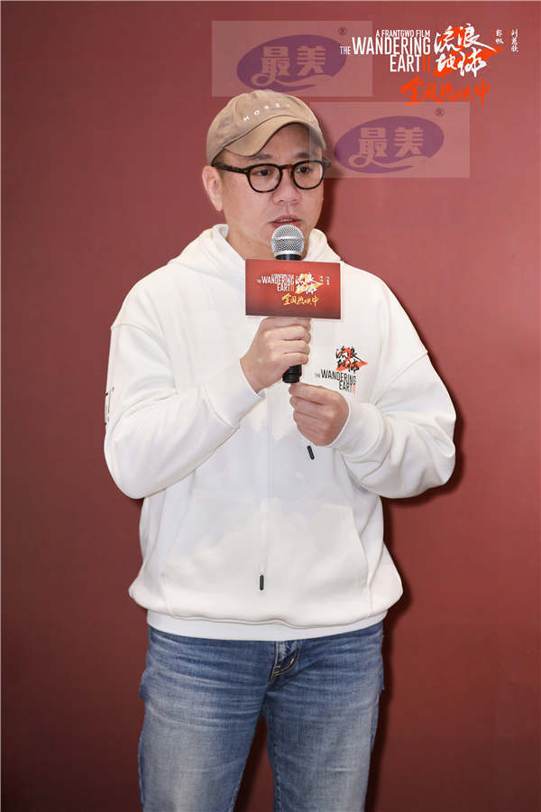 电影《流浪地球2》史上最多幕后主创路演点燃郑州观影热情 千人齐喊“我们在,一直都在”