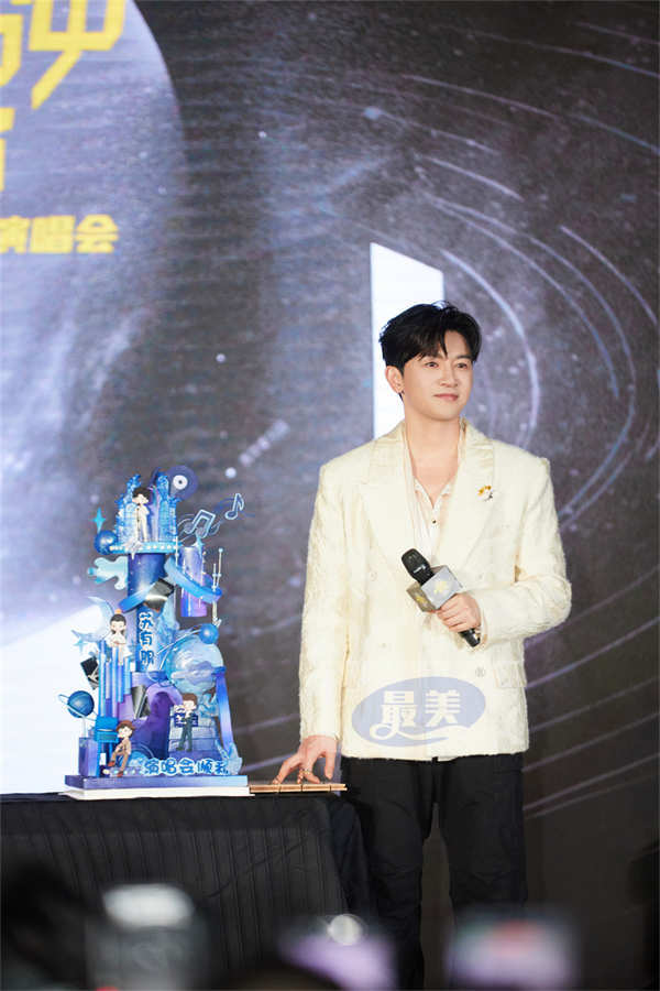 苏有朋巡回演唱会官宣26城 线上发布会猜歌游戏与观众大合唱