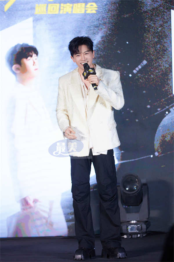 苏有朋巡回演唱会官宣26城 线上发布会猜歌游戏与观众大合唱
