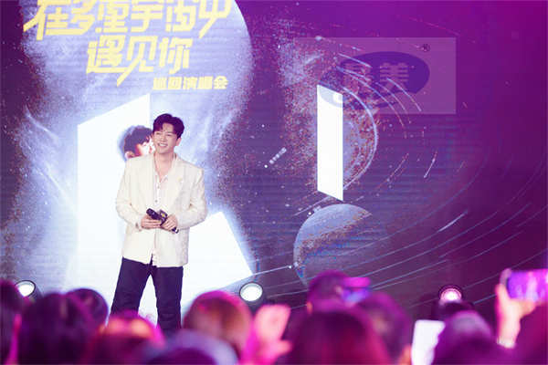 苏有朋巡回演唱会官宣26城 线上发布会猜歌游戏与观众大合唱