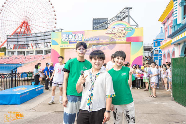 电影《透明侠侣》长沙路演为青春助力 “皓史成双”领跑万名高考生庆祝毕业