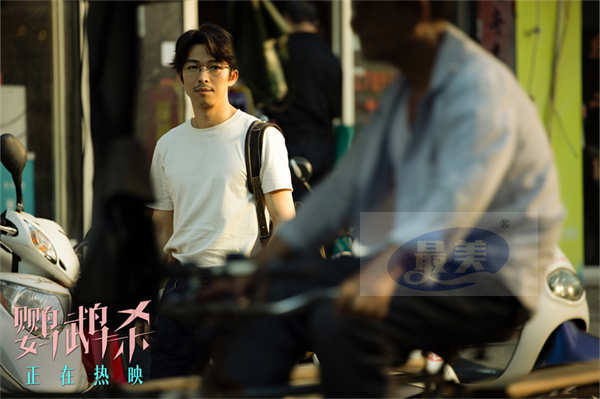 电影《鹦鹉杀》今日上映 周冬雨章宇张宥浩身陷情感欺骗漩涡