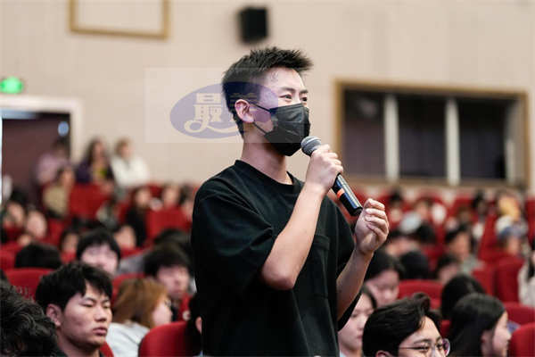 金鸡奖影后何赛飞携获奖电影《追月》来川影了！