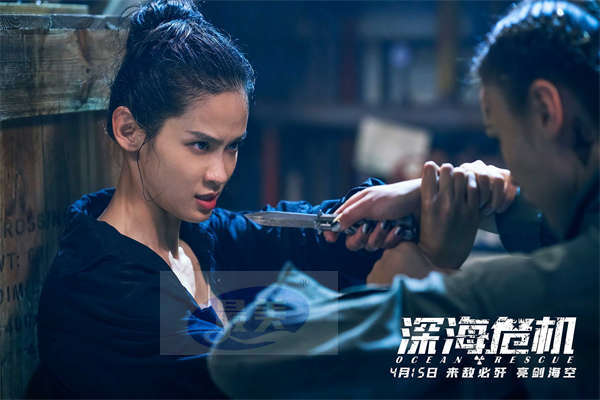危机气氛拉满 超高难度拍摄！《深海危机》发布“正邪对决”剧照