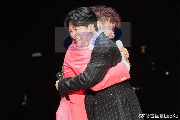苏有朋担任古巨基演唱会嘉宾 同台合唱金曲掀回忆杀