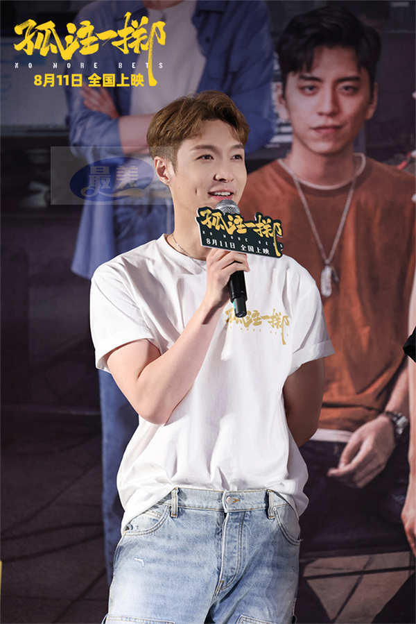 电影《孤注一掷》上海首映千人先睹内幕 反诈警察力赞推荐全家观看