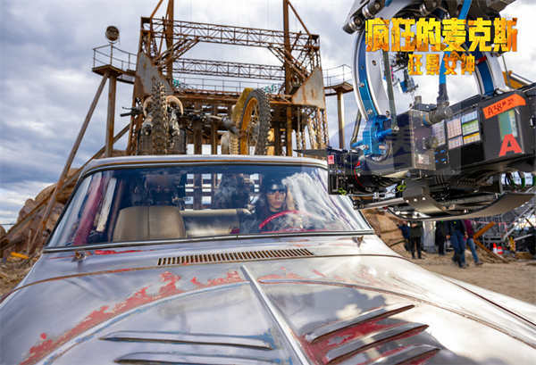 《疯狂的麦克斯:狂暴女神》首曝片段及新海报 命运对决激战正酣