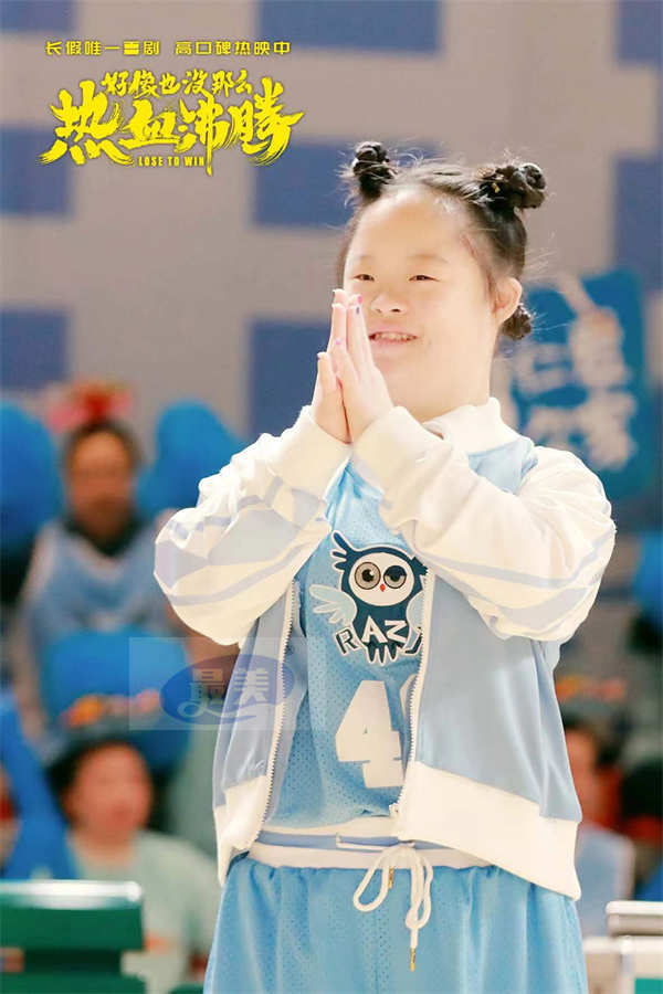 高口碑喜剧《好像也没那么热血沸腾》热映中  幕后拍摄纪实短片揭开心青年片场故事