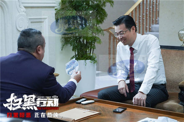 电影《扫黑行动》发布“黑吃黑”版正片片段 扫黑除恶分秒必争