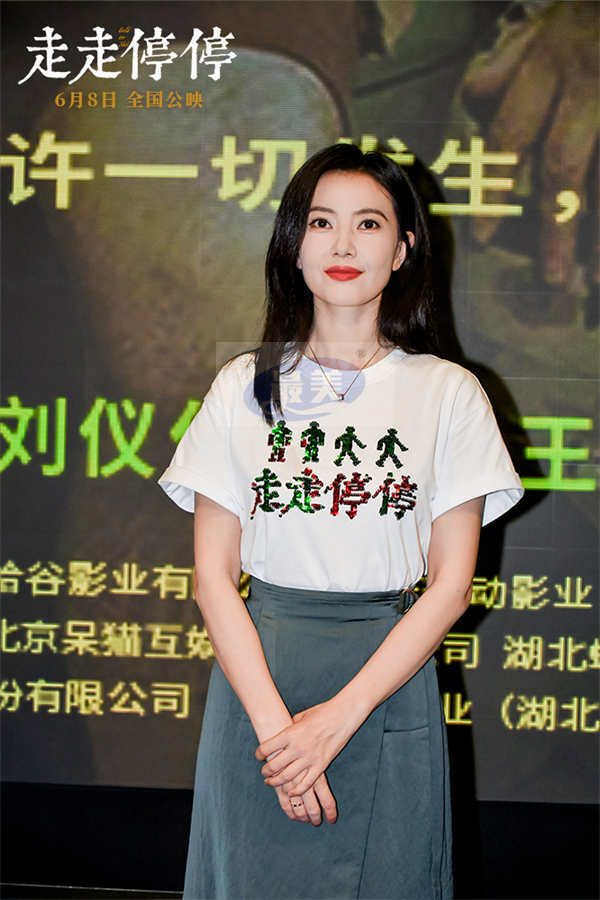 胡歌高圆圆主演电影《走走停停》上海路演 松弛疗愈被观众盛赞后劲很大