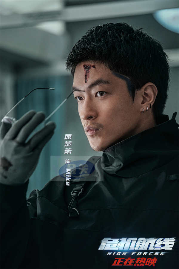 电影《危机航线》发布 “癫疯巨制”制作特辑 解锁空中巨无霸失重迫降新奇体验