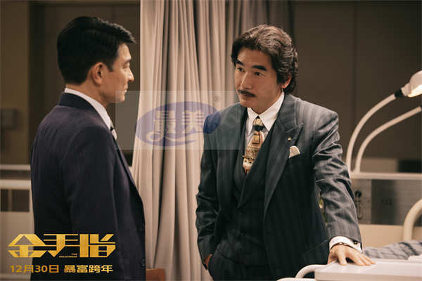 电影《金手指》曝“钱来”版跨年预告 上映日开分猫眼9.3淘票票9.1