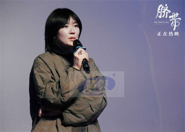 电影《脐带》温暖“回家” 彰显电影人的传承与情谊