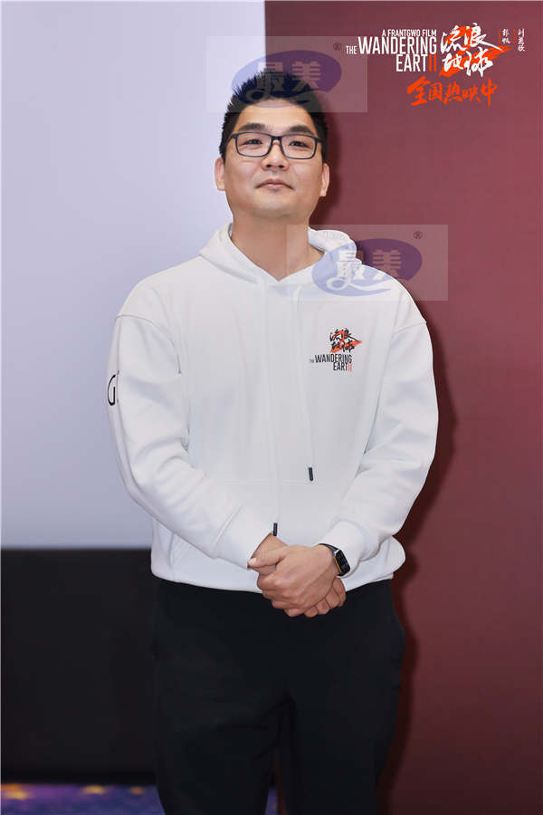 电影《流浪地球2》史上最多幕后主创路演点燃郑州观影热情 千人齐喊“我们在,一直都在”