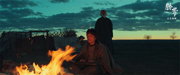 电影《脐带》曝“笑着告别”片段 高分催泪疗愈之作正在热映