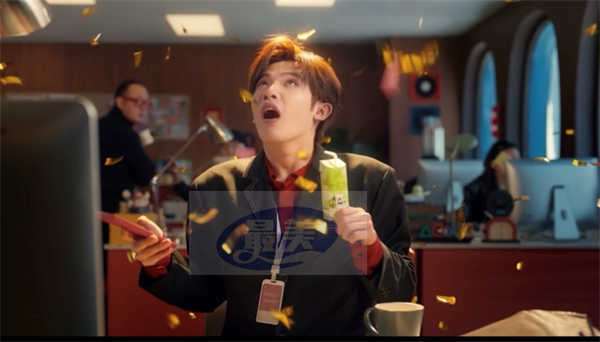 真果粒创意短片引发年轻人共鸣，让好运轻松吸出来