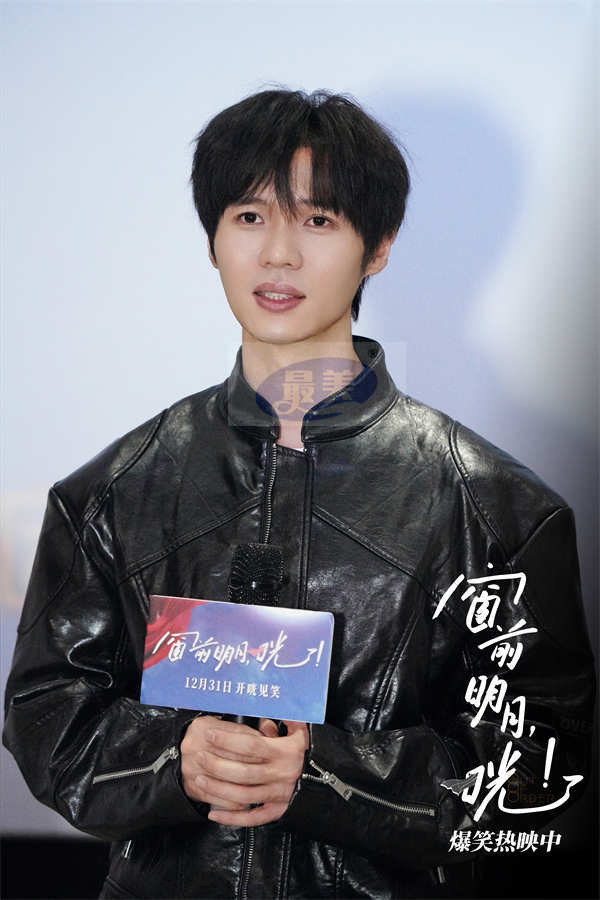 《窗前明月,咣!》2025爆笑登场 “用薪为您服务”开启新年“首笑”