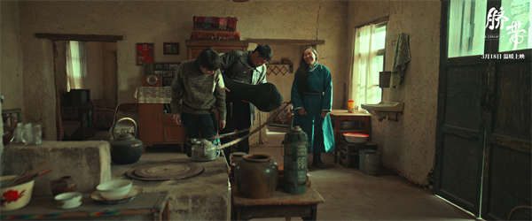 曹郁姚晨监制电影《脐带》上映 沉浸式漫游草原的疗愈之旅