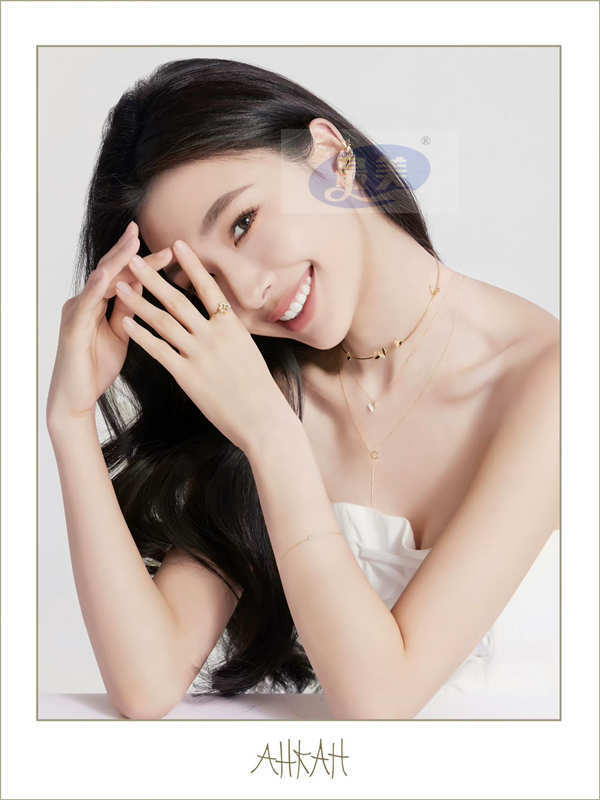 易梦玲作为品牌挚友出席活动 活动展现独特时尚魅力