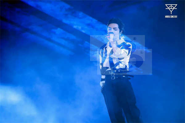 华晨宇携数万歌迷共赴十年庆典 以热情与使命持续发力音乐创作