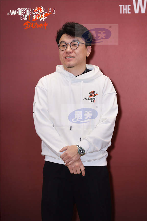 电影《流浪地球2》史上最多幕后主创路演点燃郑州观影热情 千人齐喊“我们在,一直都在”