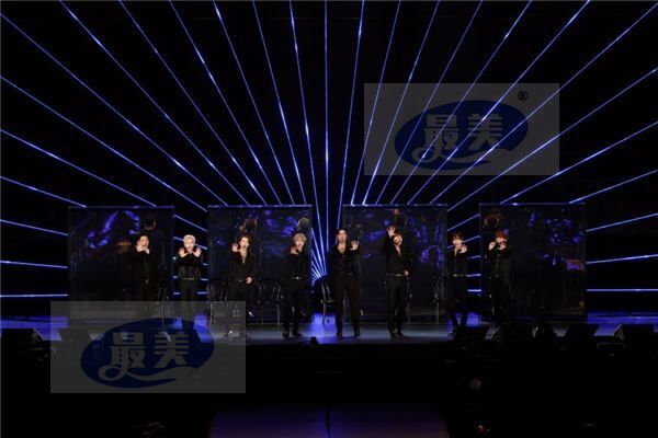 SUPER JUNIOR日本巨蛋单独演唱会盛况空前，印证了不变的人气！