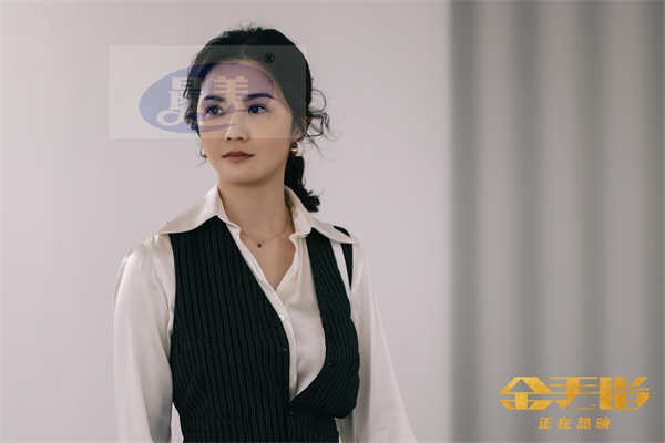 电影《金手指》曝“飒起来”角色特辑   蔡卓妍片场秒变“飒姐”