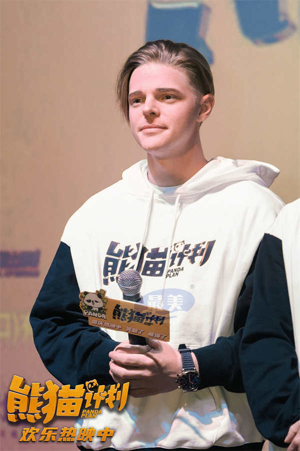 《熊猫计划》票房与排片连续两日逆势增长 成龙国庆新片口碑与热度双升