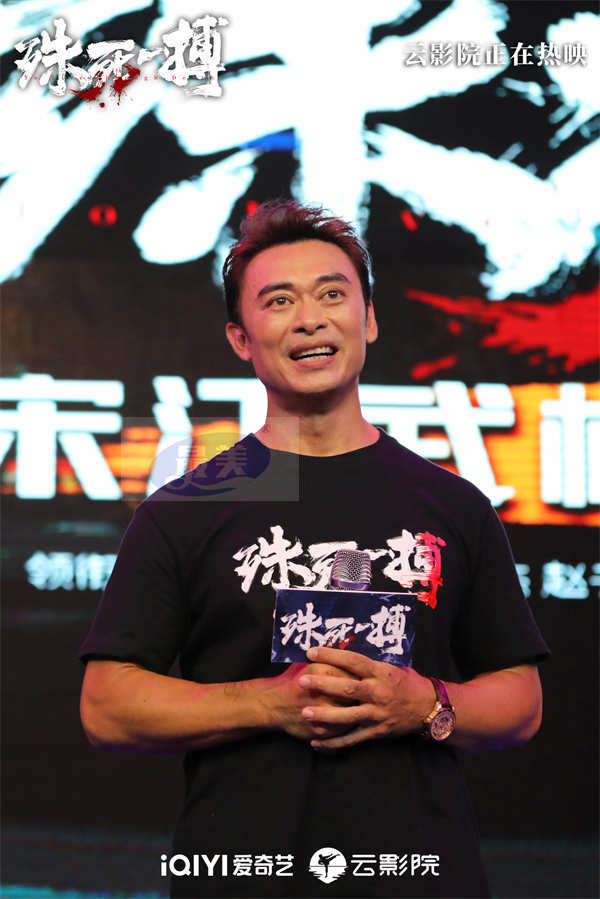 电影《殊死一搏》樊少皇武校“切磋” 秀一字马爆燃全场