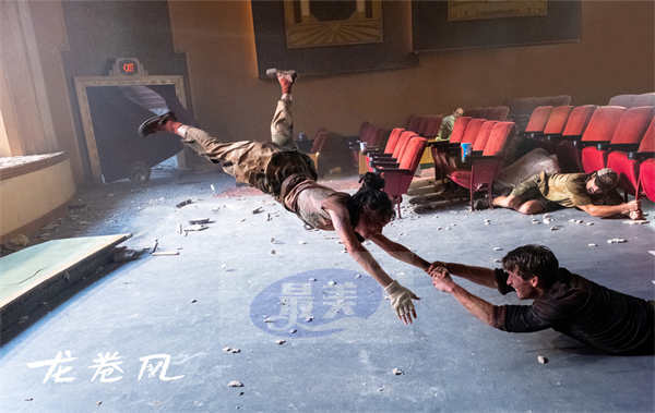 《龙卷风》曝“穿越龙卷风”特辑 暑期硬核灾难大片震撼登场