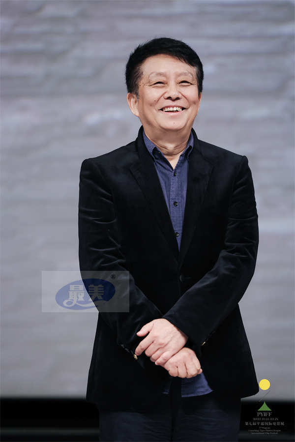 《屋顶足球》闭幕平遥国际电影展 女孩绽放拼搏光芒收获如潮好评