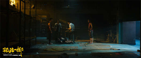 电影《孤注一掷》发布月薪十五万预告 金晨被高薪工作骗到国外