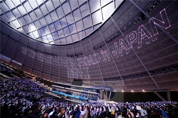 SUPER JUNIOR日本巨蛋单独演唱会盛况空前，印证了不变的人气！