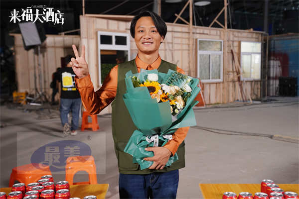 《来福大酒店》正式杀青 黄轩柳岩突破自我演绎温情治愈故事